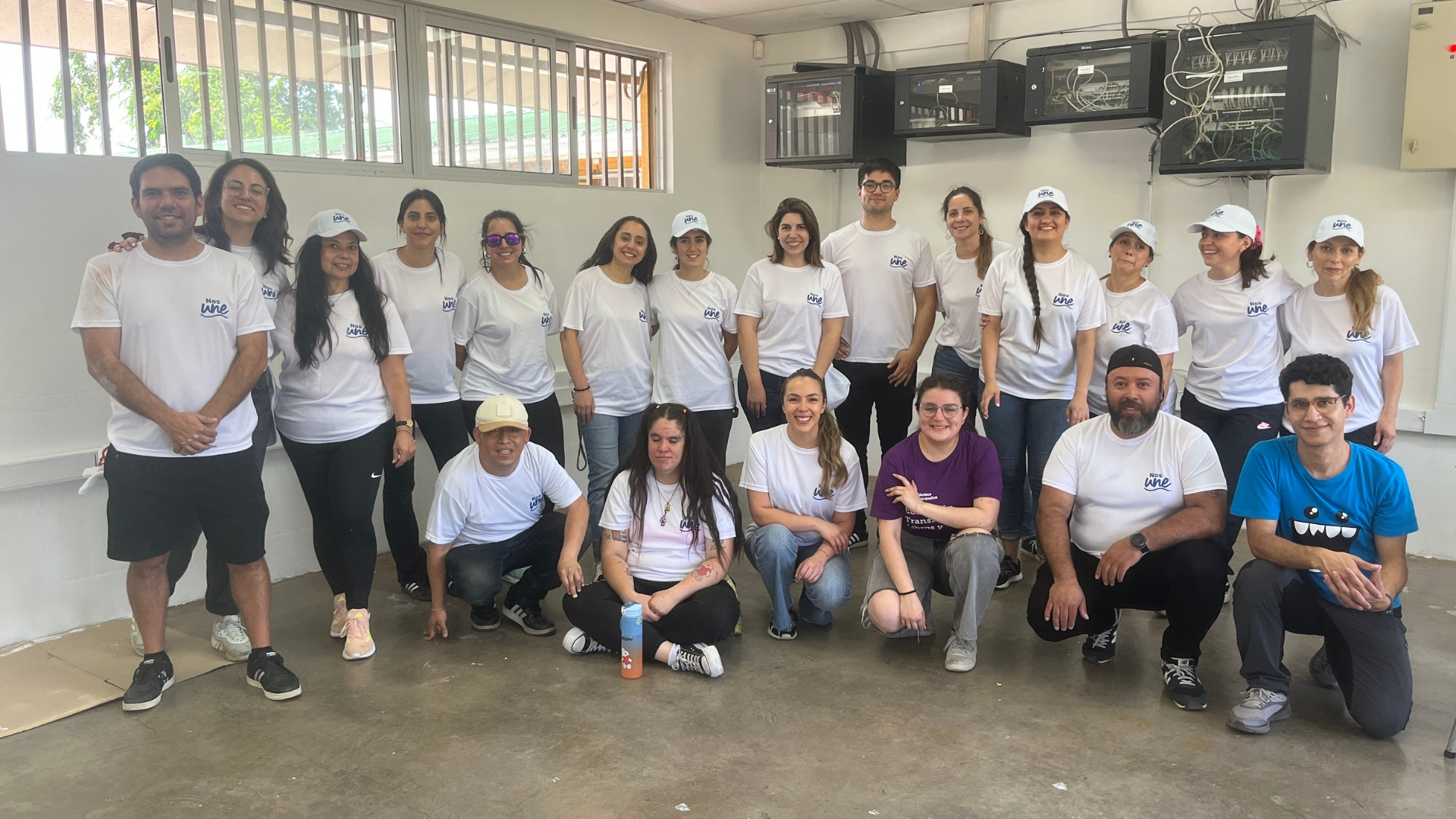 Voluntarios BICE formados posando tras una jornada de voluntariado